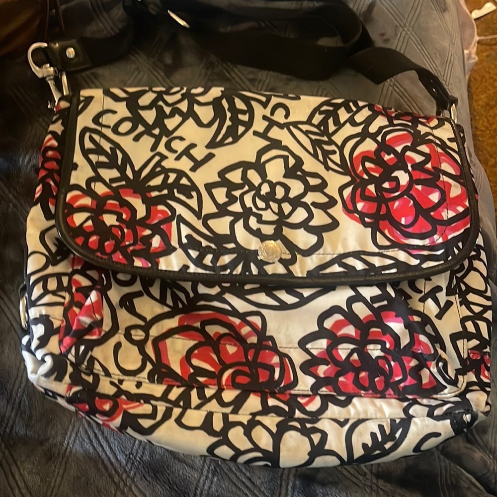 Coach Poppy Daisy Graffiti Messenger Style Shoulder or Crossbody Bag F16915